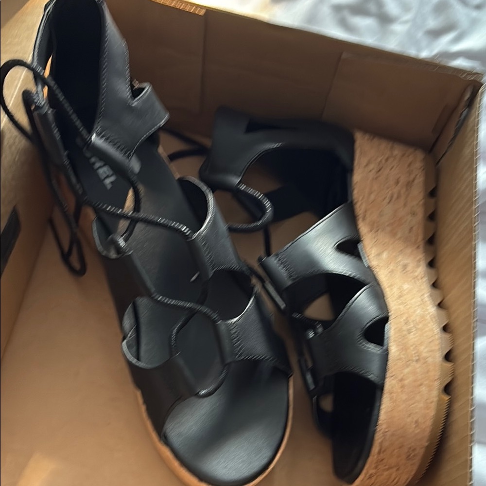 Sorel Cameron Flatform Lace Sandals - Black and Tan - Picture 4 of 6